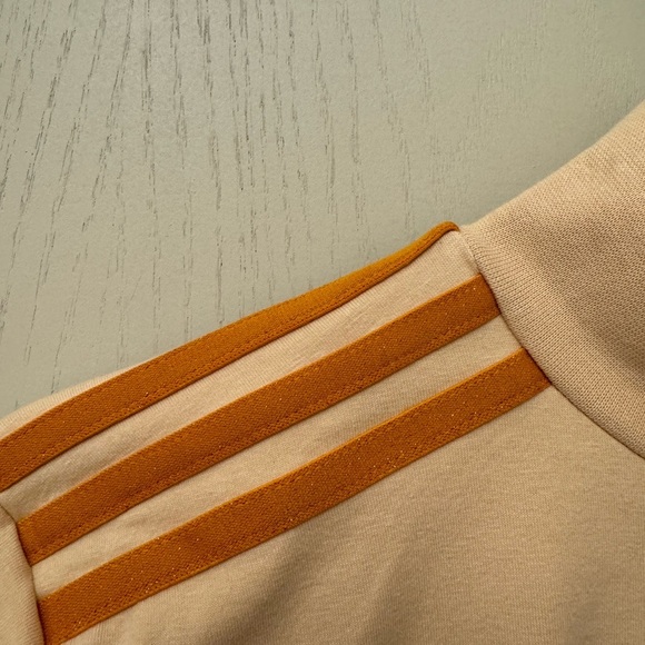 NWT adidas originals long sleeve t shirt halo blush orange Size L - Picture 4 of 11